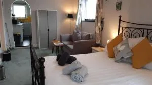 Eden House Retreat - Llanwinio