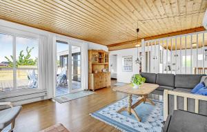 Amazing Home In Ebeltoft With Wifi