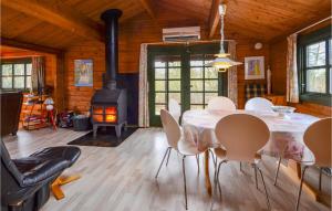 Three-Bedroom Holiday Home In Roslev