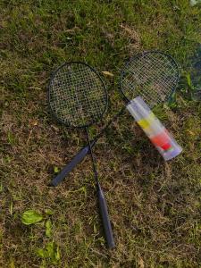 V dedine a predsa mimo nej v maringotke na samote