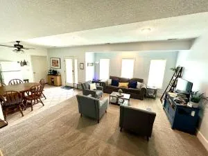 Relaxing 2-Bedroom Place in the Country - ليبرتي