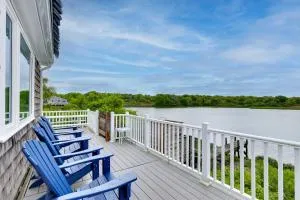 Cozy Narragansett Cottage with Dock and Outdoor Shower - Wakefield