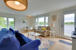 Cozy Narragansett Cottage with Dock and Outdoor Shower