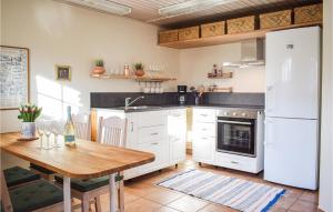 2 Bedroom Lovely Apartment In Borgholm