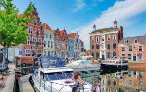 Stunning Home In Heinkenszand With Wifi