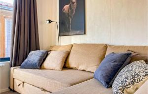 Stunning Home In Heinkenszand With Wifi