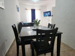 Casa céntrica, en privada con acceso controlado