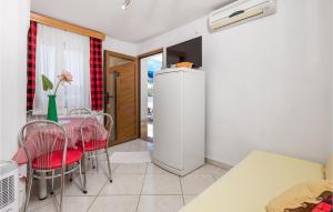 Beautiful Apartment In Punta Kriza