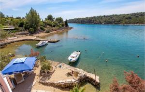Beautiful Apartment In Punta Kriza