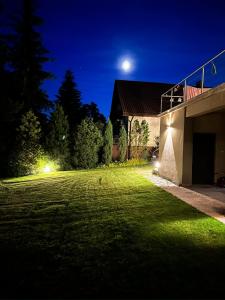 POGO dom nad Narwią - 4 sypialnie, balia, własny pomost, plac zabaw