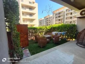 شاليه فندقي أرضي بجنينة مكيف للعائلات فقط - Dawwār Şaqr