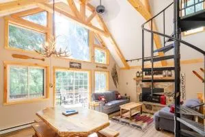 Hot Tub l Walk to Lake Harmony l Minutes to Ski - وايت هافن