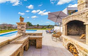 2 Bedroom Stunning Apartment In Pula