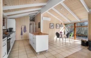 3 Bedroom Stunning Home In Fårevejle