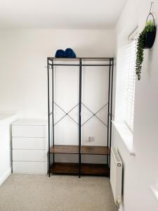 Emerald House - Cozy 3 BR - Sleeps 5 - Free Parking