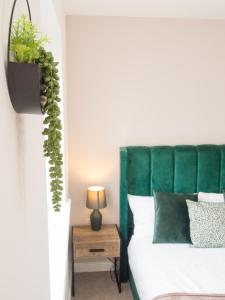 Emerald House -3 Bed - Free Parking