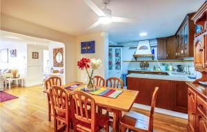 Awesome Apartment In Águilas With Wifi