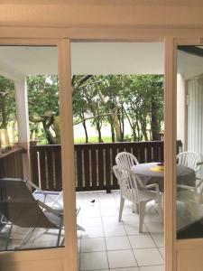 T2 près de la plage et du Club House du Golf