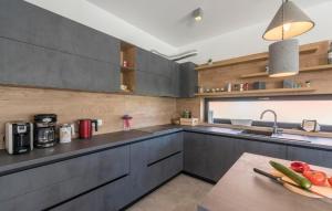 Luxusvilla "Bianca" nur 2 km vom Meer mit offener Terrasse, Pool, Sauna