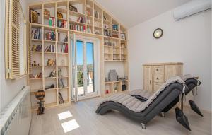 2 Bedroom Beautiful Home In Rogoznica