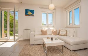 2 Bedroom Beautiful Home In Rogoznica 