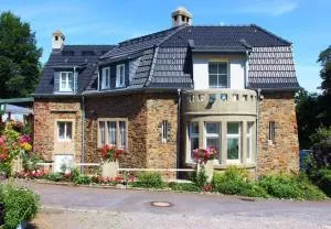 Denkmalgeschützte van de Velde-Villa - 埃内佩塔尔