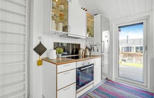 Beautiful Home In Juelsminde With Wifi