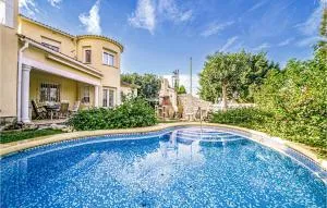 Beautiful Home In Oliva With Kitchen - بيليس