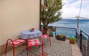 1 Bedroom Lovely Apartment In Starigrad 