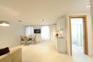 Nette Wohnung in Limone Sul Garda mit Terrasse und Garten und Strand in der Nähe