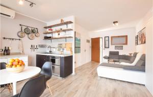 Cozy Apartment In Castelletto Di Brenz