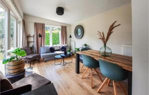 Stunning Home In Heinkenszand With Wifi