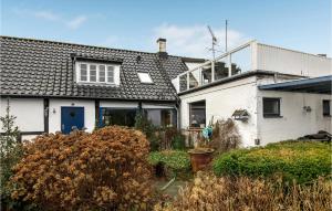 Gorgeous Apartment In Allinge With Wifi