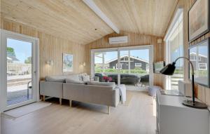 Three-Bedroom Holiday Home In Bjert