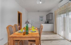 2 Bedroom Awesome Apartment In Ribarica 