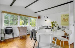 Cozy Home In Jægerspris With Kitchen