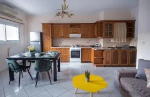 Aretousa Luxury Apartment - Vathý