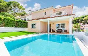 Beautiful Home In Oropesa Del Mar - 贝尼卡西姆