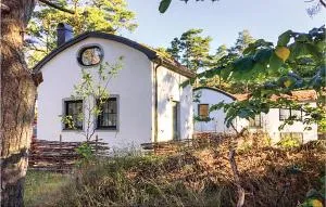 1 Bedroom Beautiful Home In Borrby - Sandby