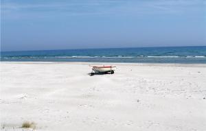 1 Bedroom Beautiful Home In Borrby