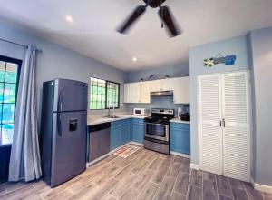 Beautiful 2BR Casita with Pool & Parking