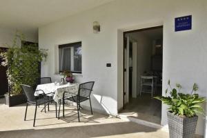 Neue Wohnung in Valica mit Großem Garten 