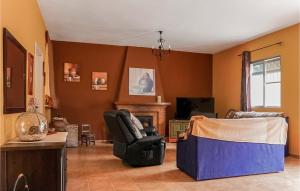 Lovely Home In Arahal Sevilla