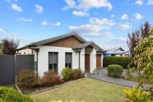 Gemstone at Sunderland Bay - Sunset Strip