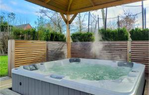 Gorgeous Home In Wemeldinge With Wifi