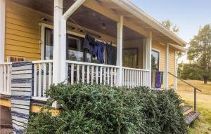 Awesome Home In Lenhovda With Wifi