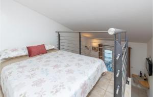 Nice Apartment In Medulin With Kitchen