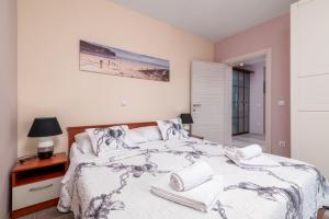 Family-friendly apartments with swimming pool Pula - 21314