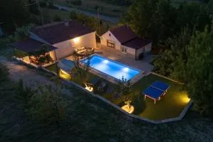 Family Little Paradise - Umljanović