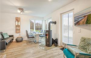 Gorgeous Home In Tossens With Wifi